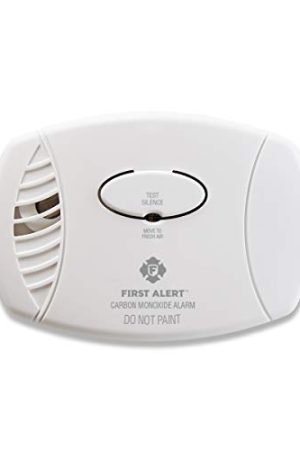First Alert CO605 Plug-In Carbon Monoxide Detector - Continuous Monitoring with Battery Backup for Home Safety