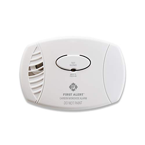 First Alert CO605 Plug-In Carbon Monoxide Detector - Continuous Monitoring with Battery Backup for Home Safety